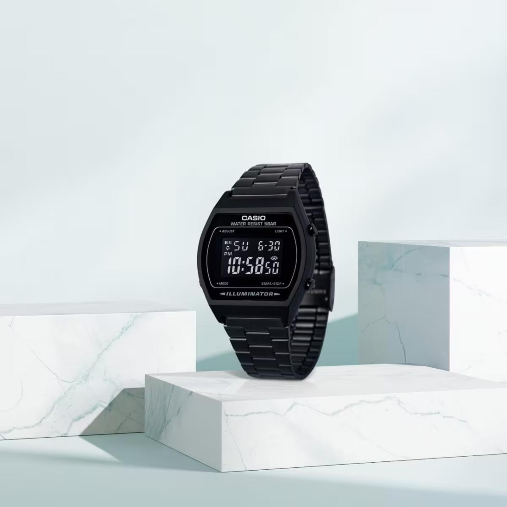 Ρολόι χρονογράφος Casio Vintage B640WB-1BEF με μαύρο ατσάλινο μπρασελέ, μαύρο καντράν σε τετράγωνο σχημα με ψηφιακή ένδειξη και στεγανότητα 5ATM-50Μ.