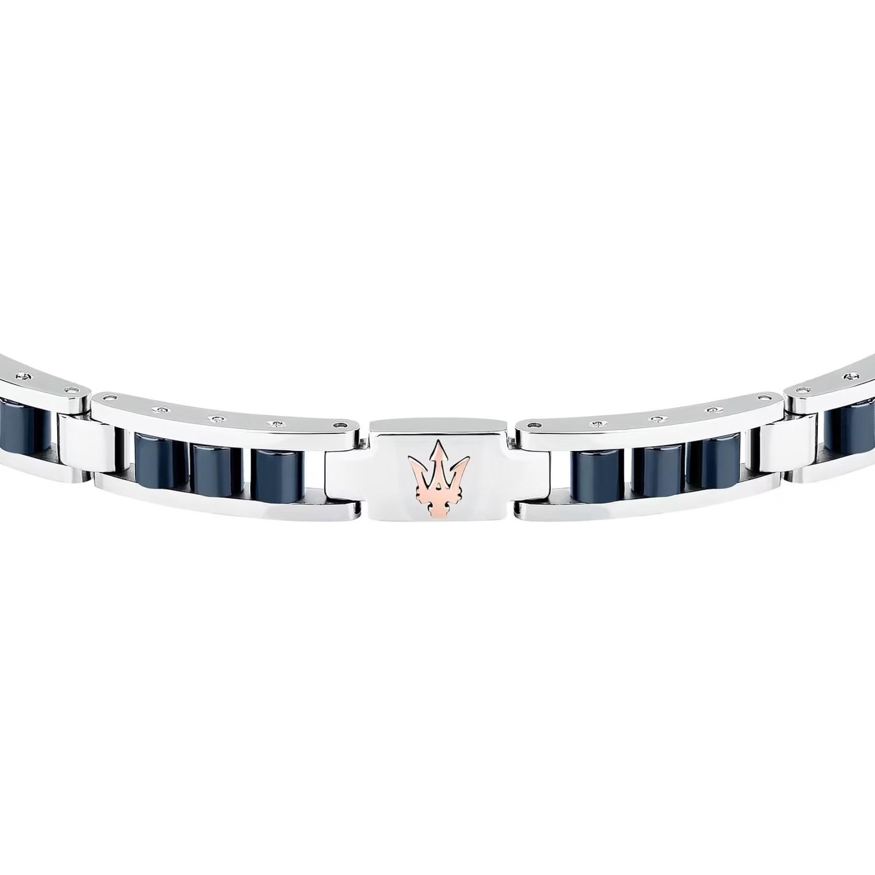 Ανδρικό βραχιόλι Maserati JM225ATZ58 από ανοξείδωτο ατσάλι με ασημί-μπλέ μπρασελέ, κοντινή λήψη.