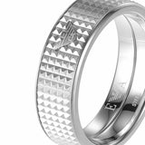 Ανδρικό δαχτυλίδι Emporio Armani EGS2988040 σε ασημί χρώμα από ανοξείδωτο ατσάλι με ανάγλυφη υφή.