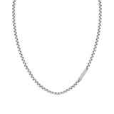 Ανδρικό κολιέ αλυσίδα Lacoste 2040121 ατσάλινο σε ασημί χρώμα με στοιχείο ενσωματομένο στην αλυσίδα.