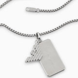 Ανδρικό κολιέ Emporio Armani EGS3167040 με ατσάλινη αλυσίδα σε ασημί χρώμα και κρεμαστό μοτίφ ταυτότητα σε ασημί χρώμα, κοντινή λήψη.