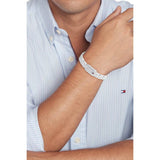 Ανδρικό βραχιόλι ατσάλινο Tommy Hilfiger 2790501 σε ασημένιο χρώμα και ασημένια αγκράφα.