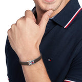 Ανδρικό δερμάτινο βραχιόλι Tommy Hilfiger σε καφέ χρώμα.