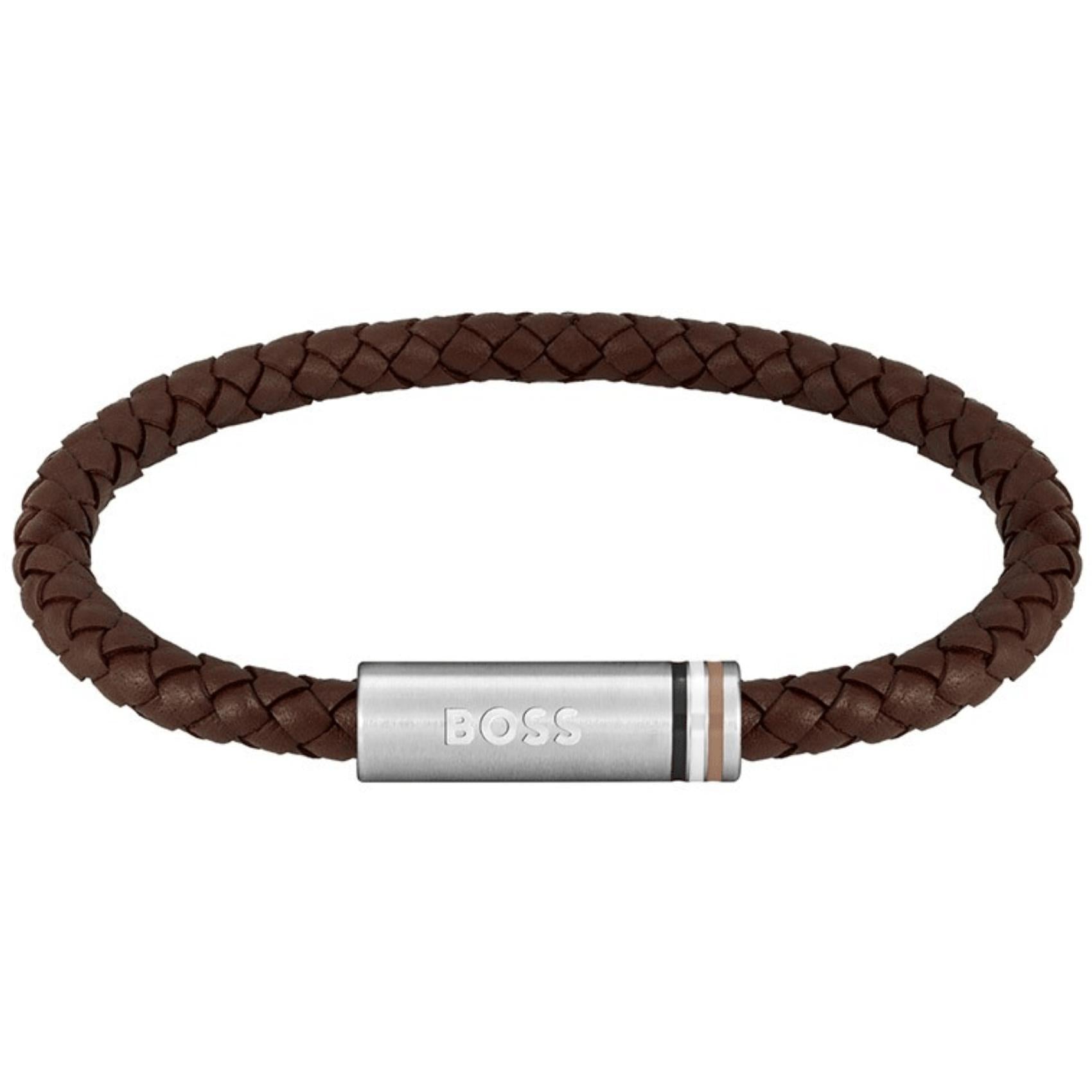 Ανδρικό βραχιόλι Boss 1580623 δερμάτινο σε καφέ χρώμα με πλεκτό σχέδιο και ατσάλινο κούμπωμα σε ασημί χρώμα.