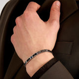 Ανδρικό βραχιόλι Maserati Diamonds JM125ATY24 από ανοξείδωτο ατσάλι και κεραμικό, ασημί-μαύρο με διαμαντάκια και μπλε τρίαινα.