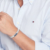 Ανδρικό βραχιόλι ατσάλινο Tommy Hilfiger 2790485 σε ασημένιο χρώμα με μπλε ρίγα.