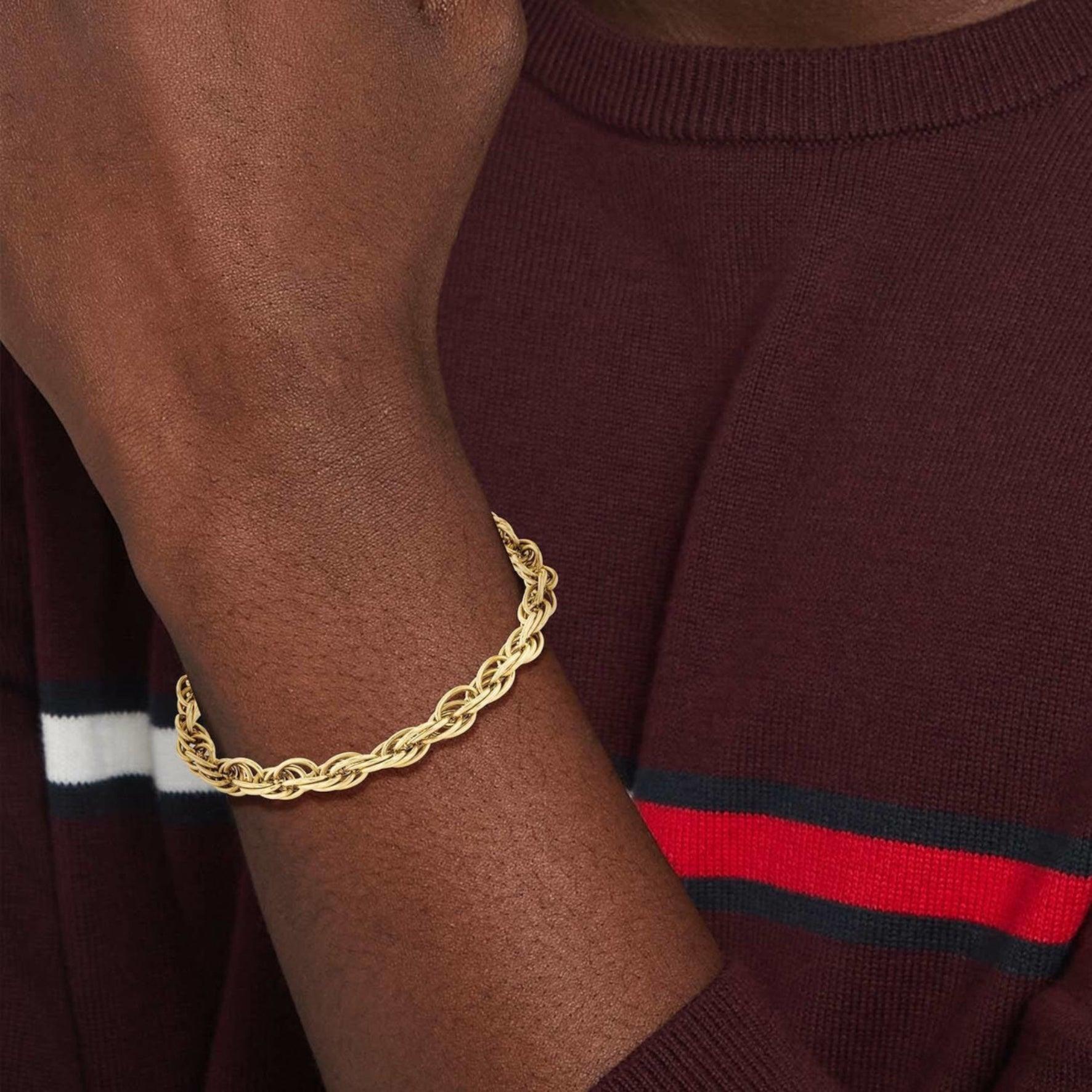 Ανδρικό ατσάλινο βραχιόλι Tommy Hilfiger σε χρυσό χρώμα με πλέξη μπρασελέ.