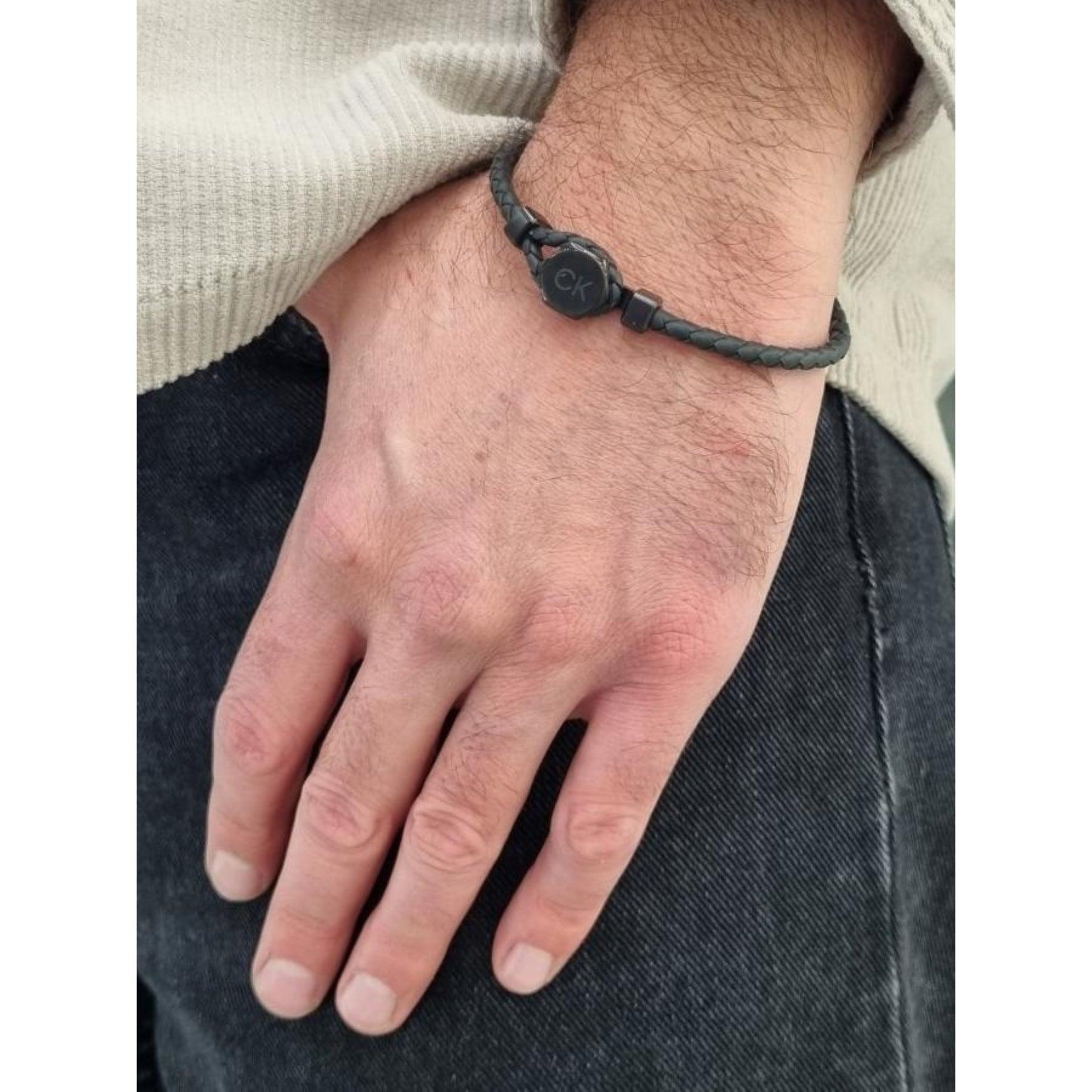 Ανδρικό βραχιόλι Calvin Klein 35000262 από μαύρο δέρμα.