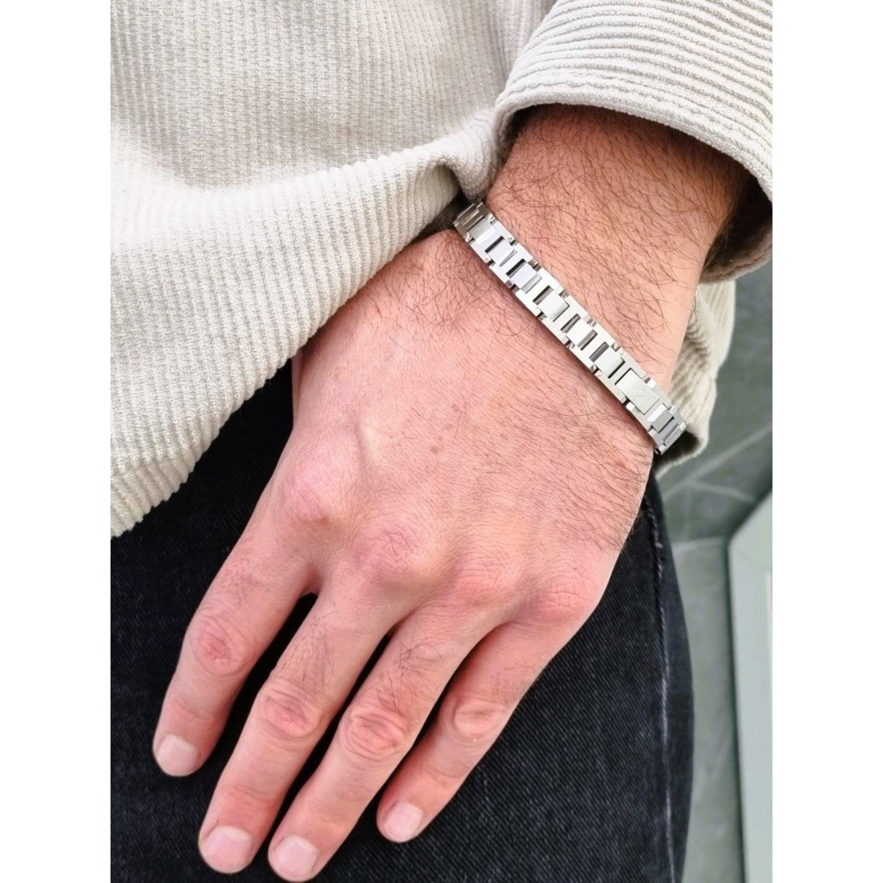 Ανδρικό βραχιόλι Calvin Klein 35000284 σε ασημί χρώμα κατασκευασμένο από χειρουργικό ατσάλι.
