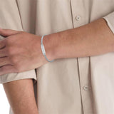 Ανδρικό βραχιόλι Calvin Klein 35000419 κατασκευασμένο από ατσάλι σε ασημί χρώμα με στριφτό σχέδιο, διακοσμημένο με ασημί στοιχείο.