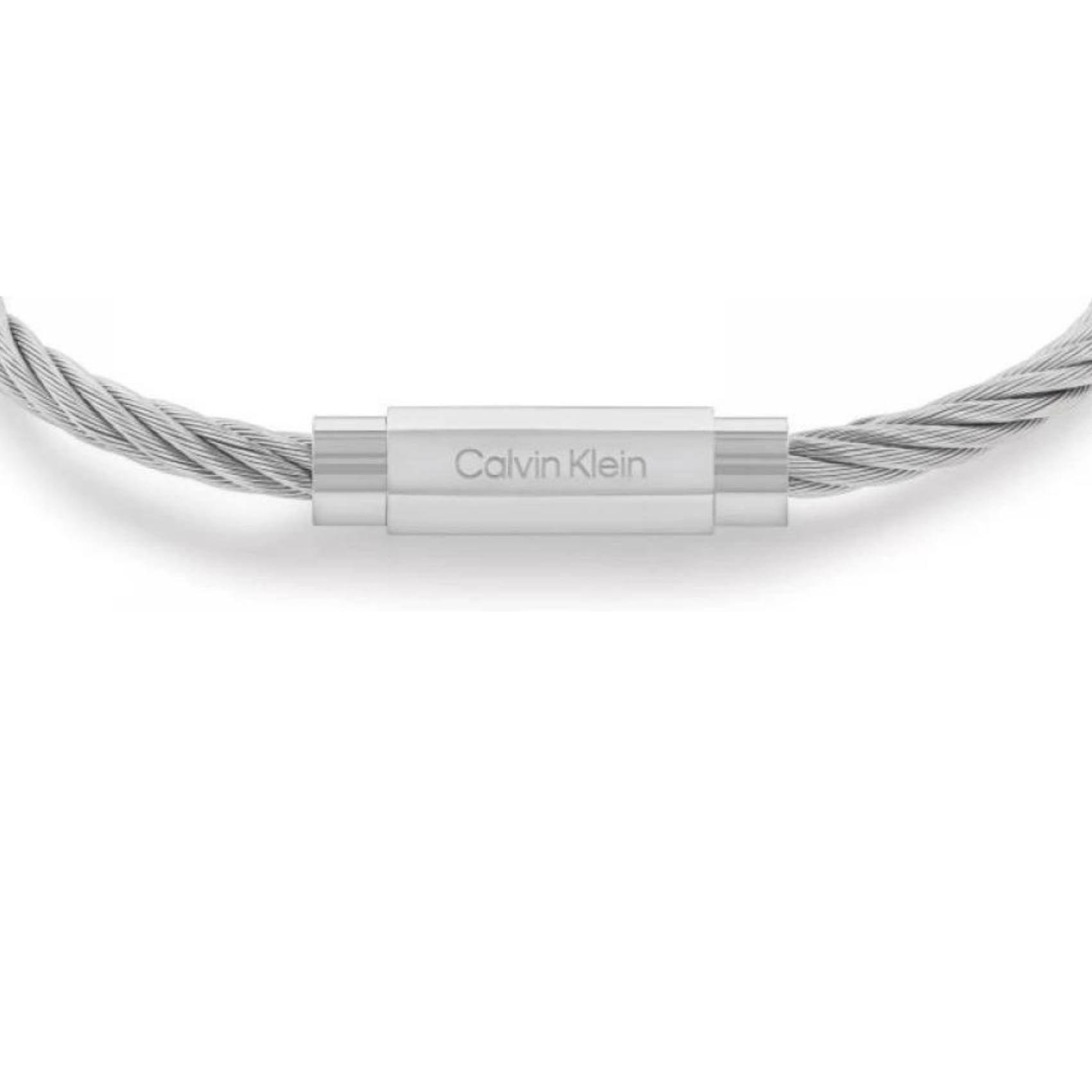 Ανδρικό βραχιόλι Calvin Klein 35000419 κατασκευασμένο από ατσάλι σε ασημί χρώμα με στριφτό σχέδιο, διακοσμημένο με ασημί στοιχείο.