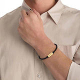 Ανδρικό βραχιόλι Calvin Klein 35000420 κατασκευασμένο από ατσάλι σε μαύρο χρώμα με στριφτό σχέδιο, διακοσμημένο με χρυσό στοιχείο.