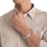 Ανδρικό βραχιόλι Calvin Klein 35000427 με χάντρες ίασπις σε γκρι χρώμα διακοσμημένο με κυλινδρικό στοιχείο από ανοξείδωτο ατσάλι σε ασημί χρώμα.