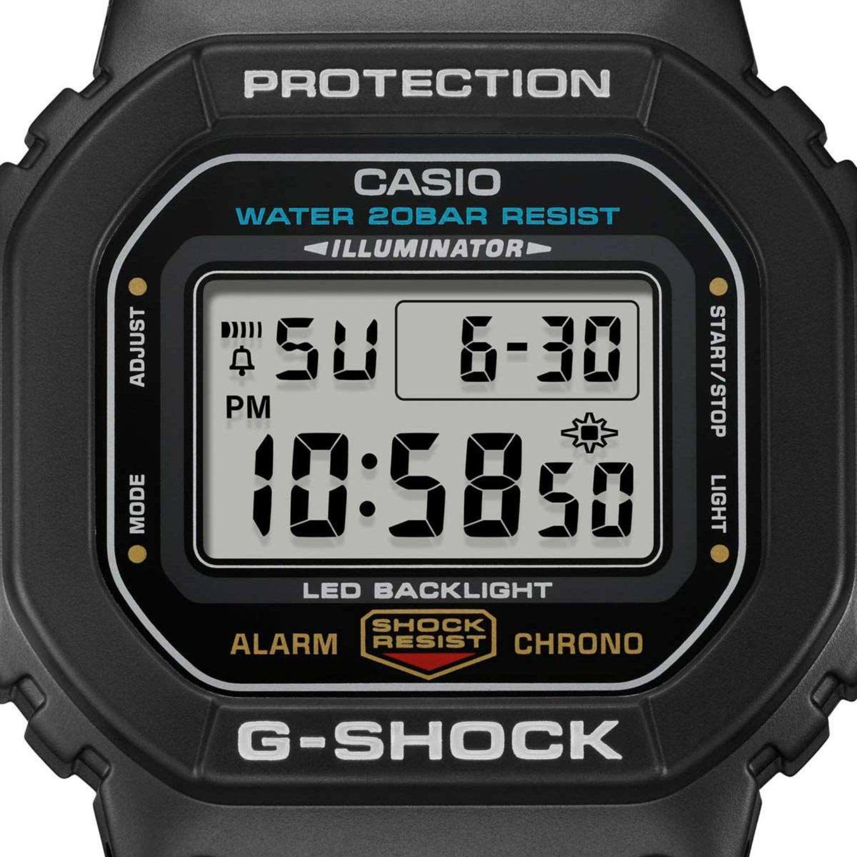 Casio G-Shock 5600 Series DW-5600UE-1ER με μαύρο καουτσούκ λουράκι και μαύρο ψηφιακό καντράν.