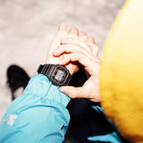 Casio G-Shock GW-M5610U-1 Solar με μαύρο καουτσούκ λουράκι και ψηφιακό καντράν.