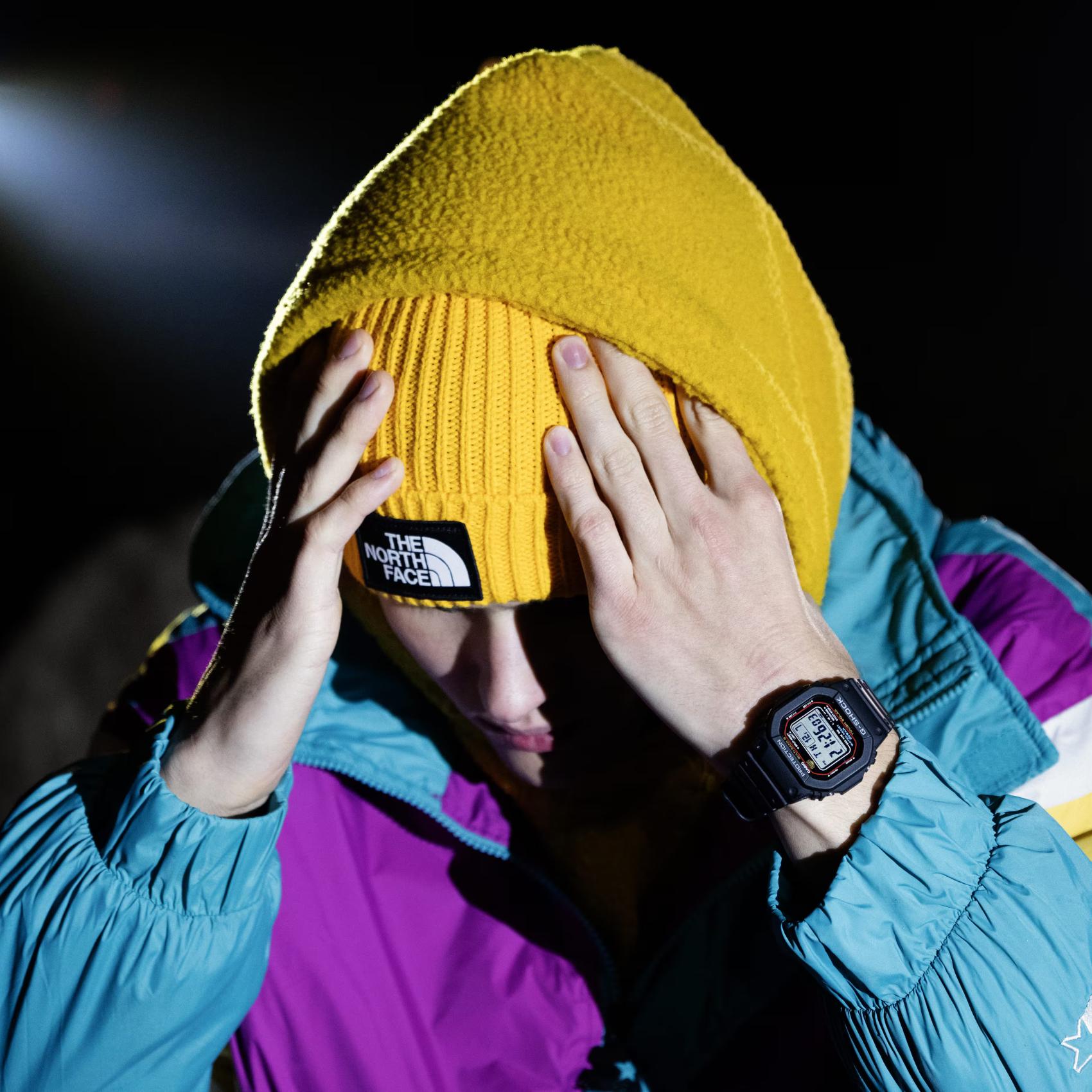 Casio G-Shock GW-M5610U-1 Solar με μαύρο καουτσούκ λουράκι και ψηφιακό καντράν.