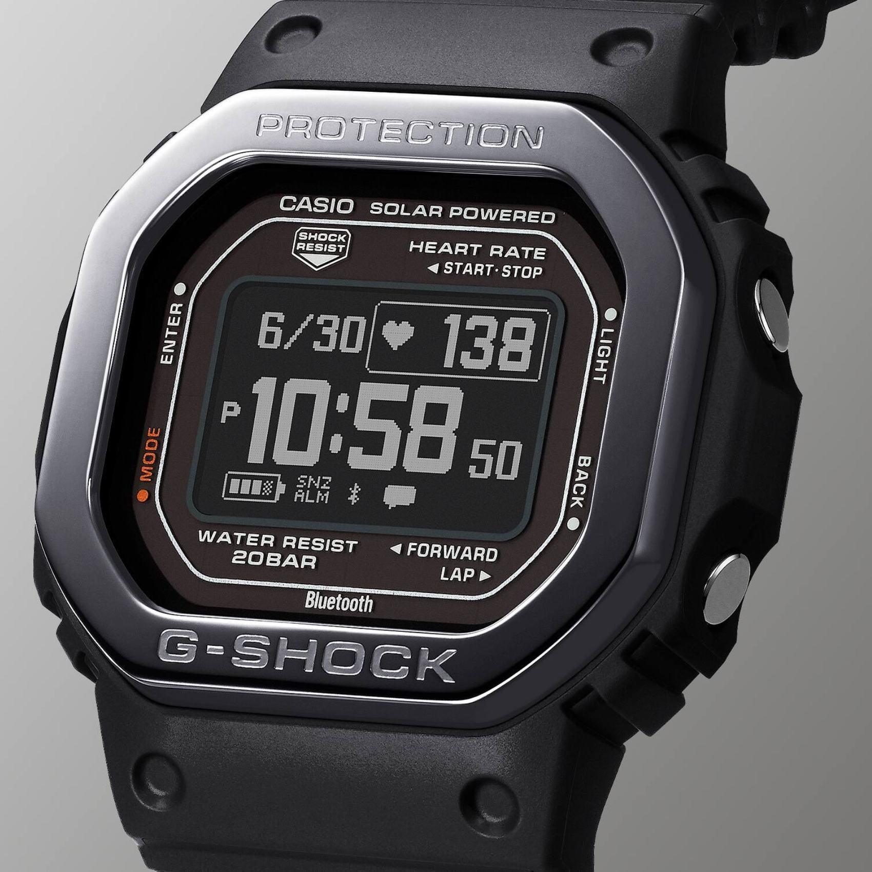 Προπονητικό ρολόι smartwatch G-Squad Casio G-Shock DW-H5600MB-1ER Solar με μαύρο καουτσούκ λουράκι και μαύρο καντράν διαμέτρου 44,5mm σε τετράγωνο σχημα.