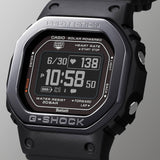 Προπονητικό ρολόι smartwatch G-Squad Casio G-Shock DW-H5600MB-1ER Solar με μαύρο καουτσούκ λουράκι και μαύρο καντράν διαμέτρου 44,5mm σε τετράγωνο σχημα.