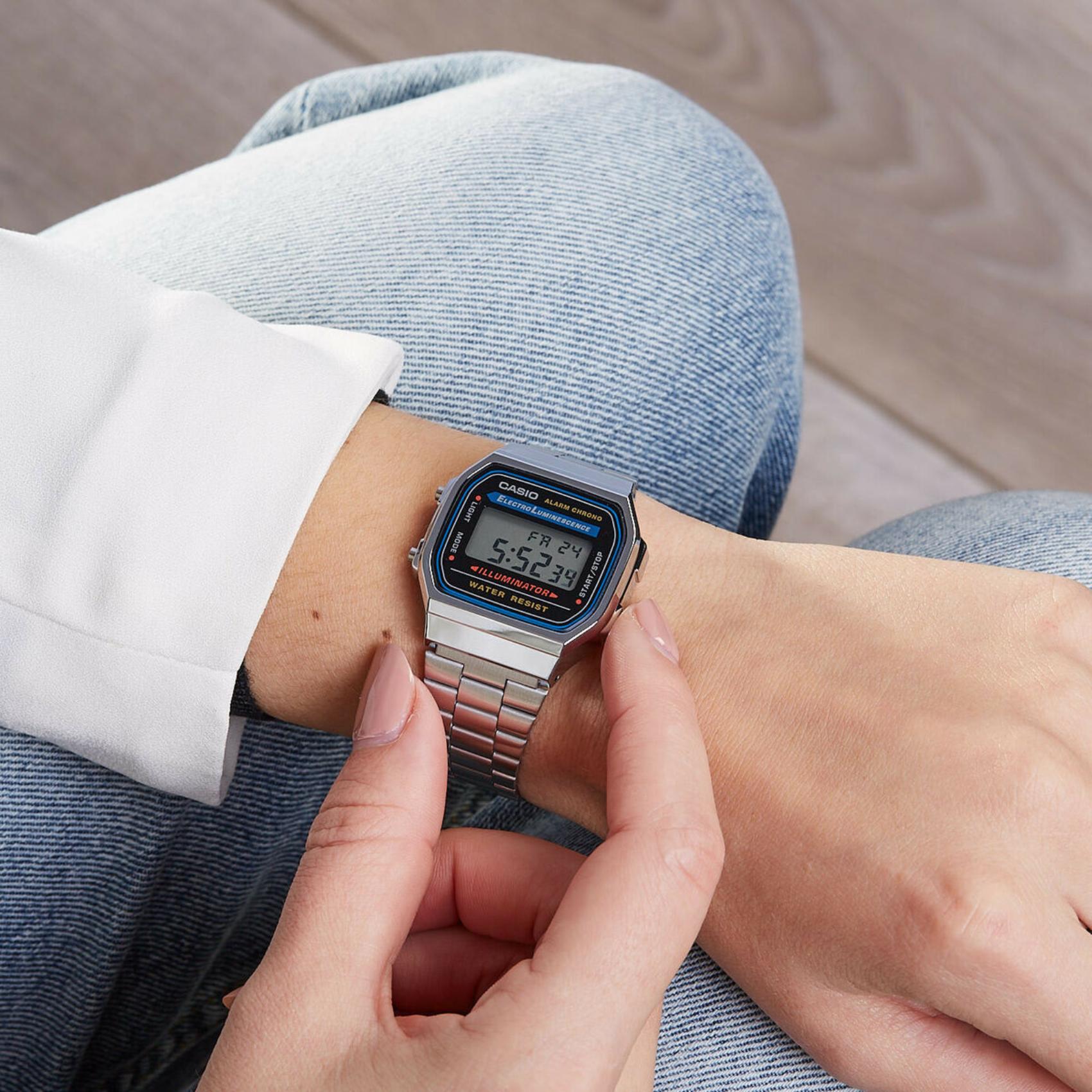 Ρολόι Casio Vintage A168WA-1 με ασημί μπρασελέ.