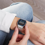 Ρολόι Casio Vintage A168WA-1 με ασημί μπρασελέ.