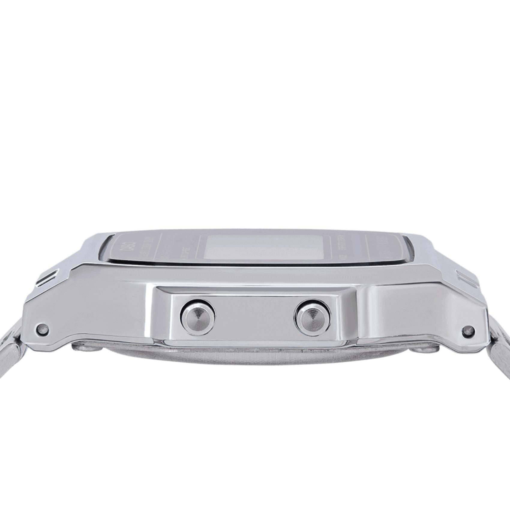 Ρολόι χρονογράφος  Casio Vintage A700WE-1AEF με ασημί ατσάλινο μπρασελέ, μαύρο καντράν σε τετράγωνο σχημα με ψηφιακή ένδειξη και στεγανότητα 3ATM-30Μ.