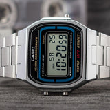 Ρολόι χρονογράφος  Casio Vintage A-164WA-1VES με ασημί ατσάλινο μπρασελέ, ασημί καντράν σε τετράγωνο σχημα με ψηφιακή ένδειξη και στεγανότητα 1ATM-10Μ.