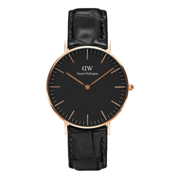 Ρολόι Daniel Wellington Classic Reading DW00100129 με μαύρο δερμάτινο λουράκι, μαύρο καντραν, μηχανισμό μπαταρίας και στρογγυλό σχήμα με διάμετρο 36mm αδιάβροχο στις 3ΑΤΜ-30Μ.