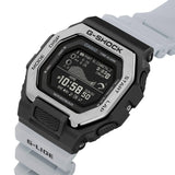Ρολόι με λειτουργίες προπόνησης Casio G-Lide G-Shock GBX-100TT-8ER με γκρι καουτσούκ λουράκι και μαύρο καντράν διαμέτρου 46mm σε τετράγωνο σχημα.