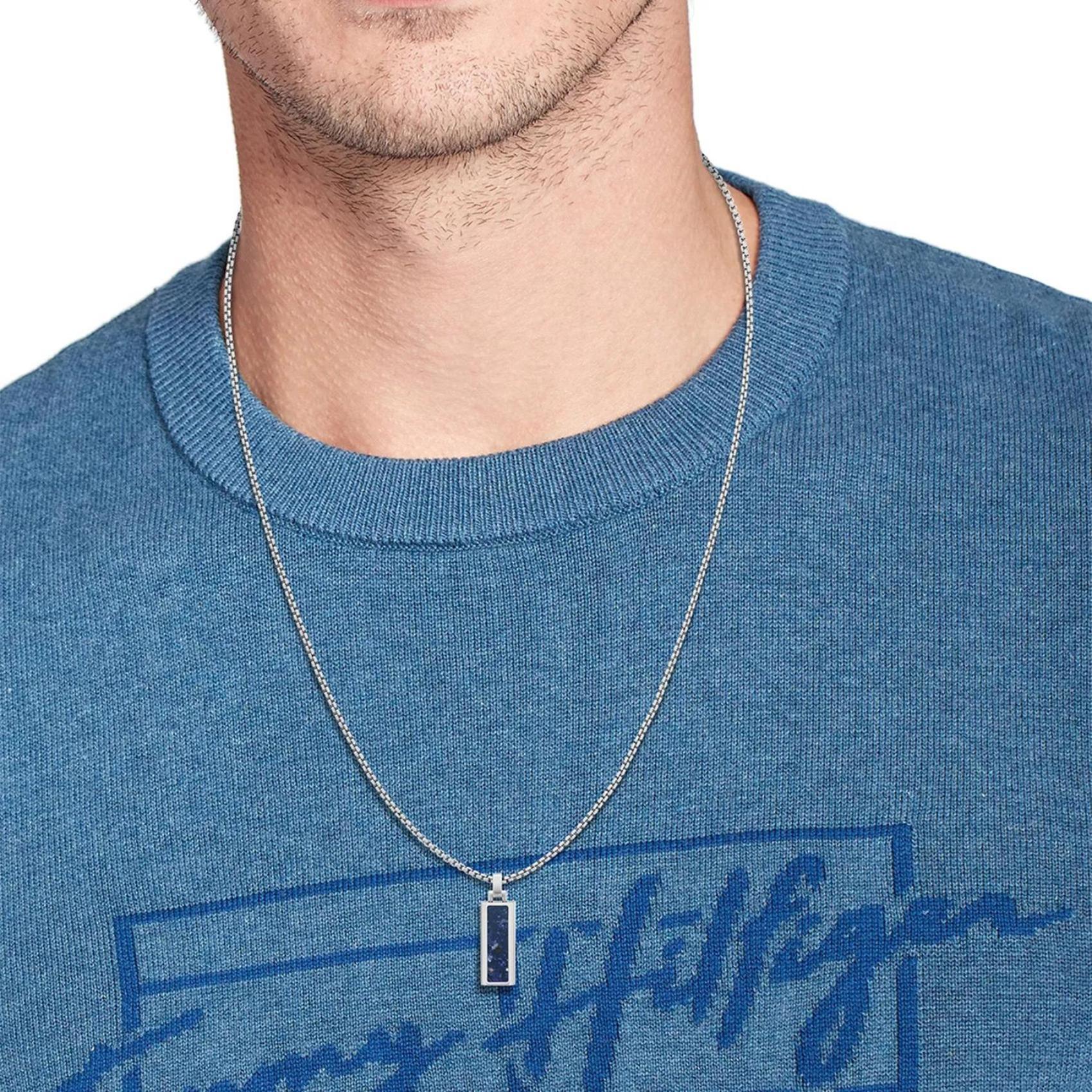 Ανδρικό κολιέ Tommy Hilfiger 2790542, με ορθογώνιο στοιχείο ενσωματομένο στην αλυσίδα κατασκευασμένο από χειρουργικό ατσάλι σε ασημένιο χρώμα με μπλε όνυχα.