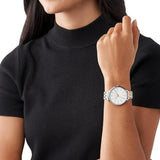 Γυναικείο ρολόι Michael Kors Pyper MK3901 με τρίχρωμο ατσάλινο μπρασελέ, στρογγυλό άσπρο καντράν με ζιργκόν και στεφάνι 37mm.