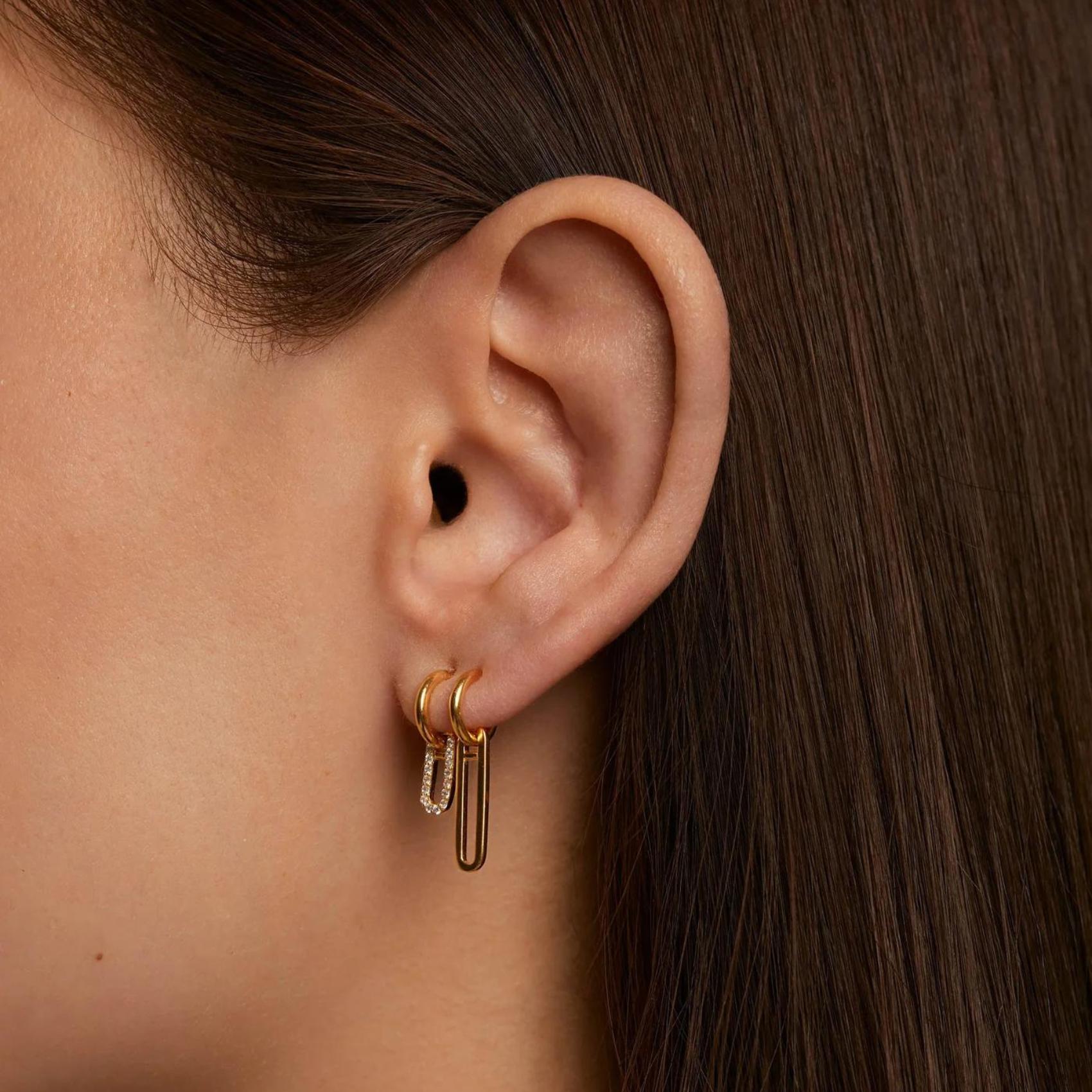 Σκουλαρίκια Pdpaola AR01-828-U Essentials Nexa Gold με διπλό κρικάκι & κρεμαστά με ζιργκόν.