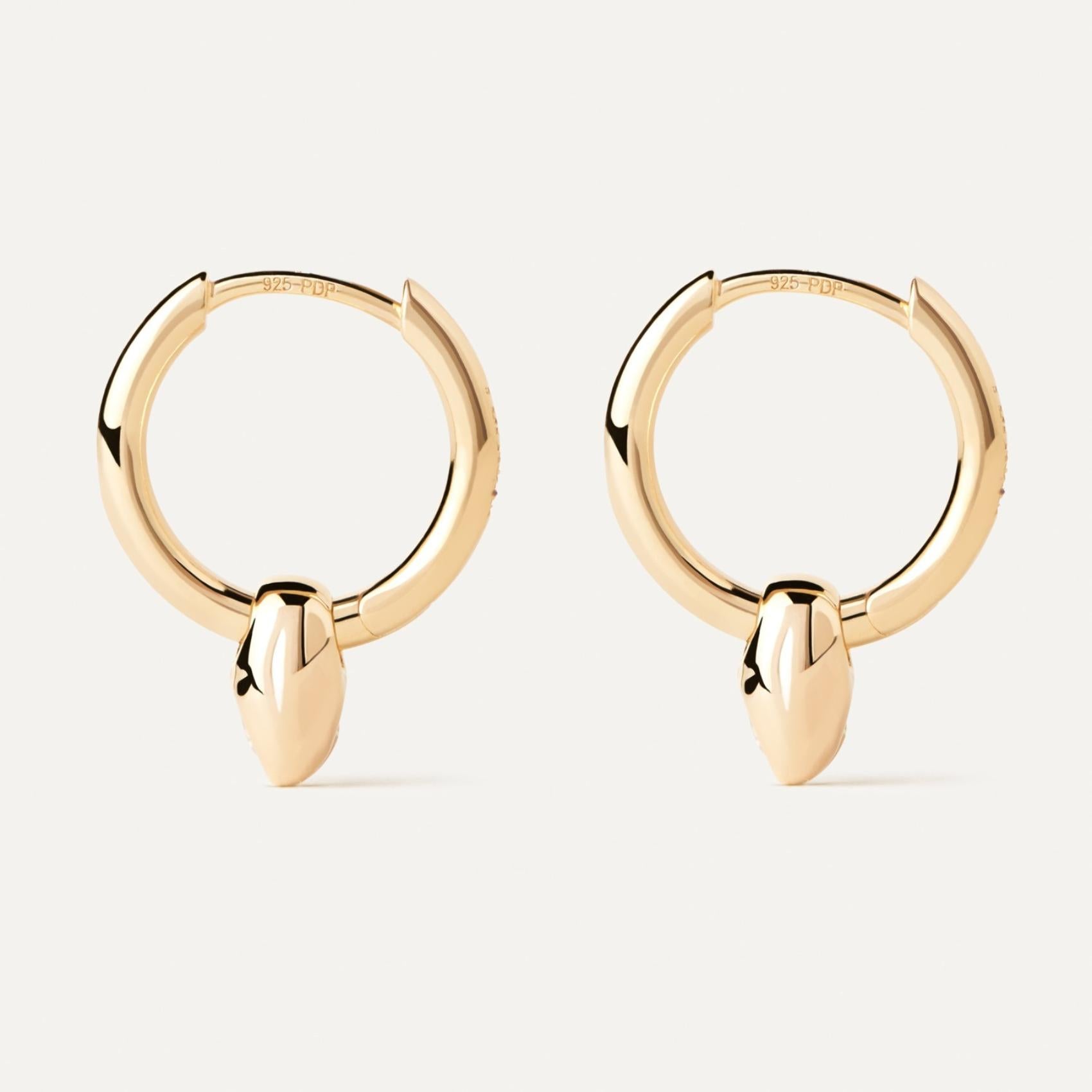 Σκουλαρίκια κρίκοι PDPAOLA AR01-C26-U Essentials Delta Hoops σε χρυσό χρώμα με κρεμαστό μονοπετράκι με λευκό ζιργκόν.