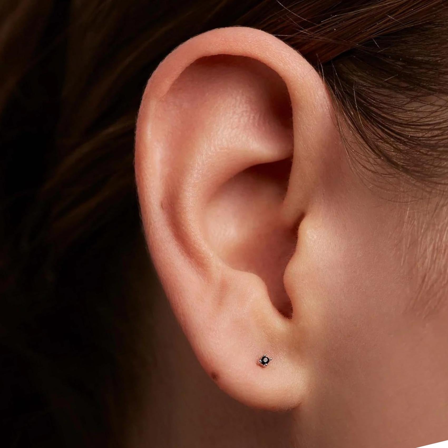 Μονόπετρα σκουλαρίκια Pdpaola AR02-093-U L'Essentiel Black Essentia Silver με μαύρο ζιργκόν.