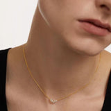 Γυναικείo κολιέ PDPAOLA CO01-485-U Mini Crown από επιχρυσωμένο ασήμι με κρεμαστό σε σχήμα V και πέτρες από ζιργκόν.