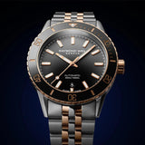 Raymond Weil Freelancer 2775-S51-20051 Diver αυτόματο με δίχρωμο ασημί-ροζ χρυσό ατσάλινο μπρασελέ και μαύρο καντράν διαμέτρου 42mm.