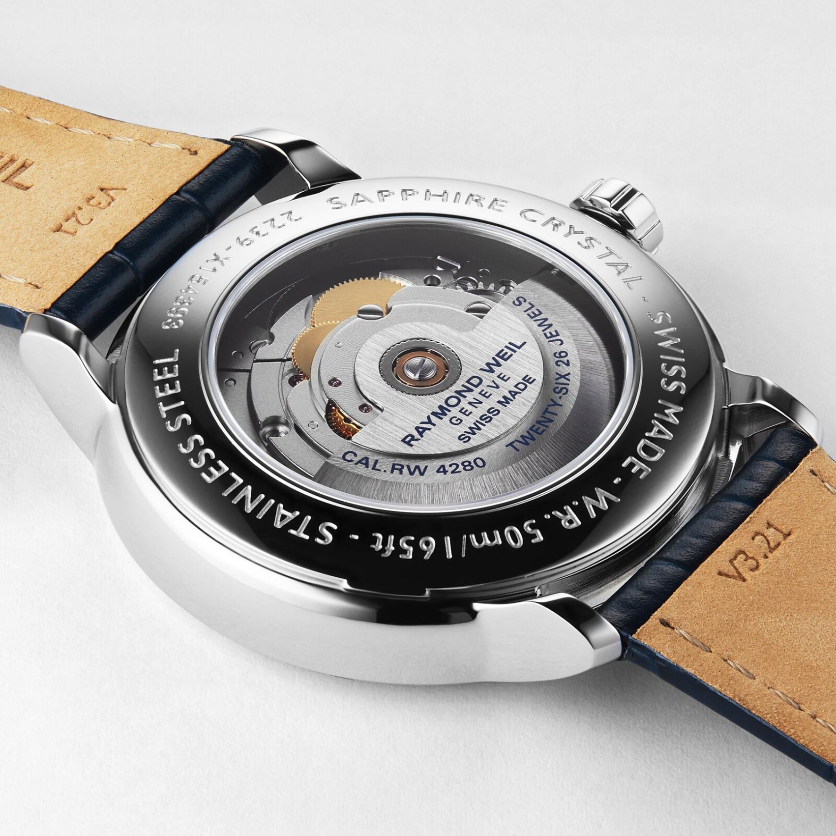 Raymond Weil Maestro Moon Phase 2239-STC-00659 με φάση σελήνης μπλε δερμάτινο λουράκι και ασημί καντράν διαμέτρου 40mm.