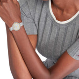 Ρολόι Tommy Hilfiger Natalie 1782722 με ασημί ατσάλινο μπρασελέ και ασημί καντράν 34mm με ζιργκόν.