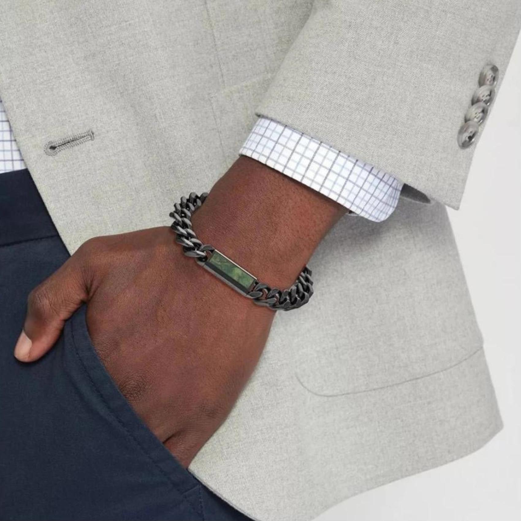 Ανδρικό βραχιόλι ατσάλινο Tommy Hilfiger 2790540 σε μαύρο χρώμα και μαύρη αγκράφα και πράσινη πέτρα.