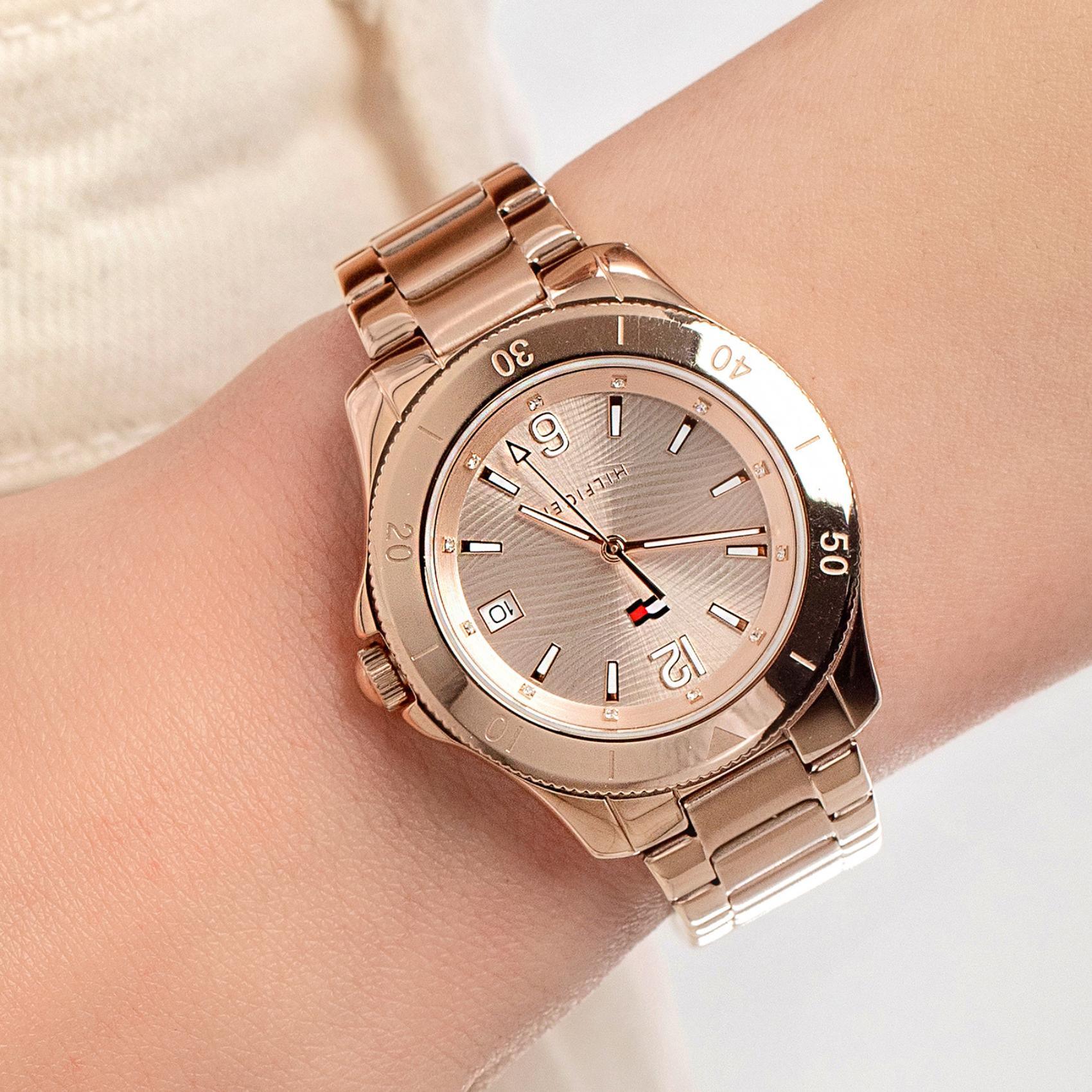 Γυναικείο ρολόι Tommy Hilfiger  Brooke 1782514 με ροζ χρυσό ατσάλινο μπρασελέ και ροζ χρυσό καντράν διαμέτρου 36mm με ημερομηνία.