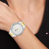 Ρολόι Tommy Hilfiger Brooklyn 1782615, με δίχρωμο μπρασελέ, ασημί καντράν διαμέτρου 36mm με ένδειξη ημερομηνίας και ημέρας.