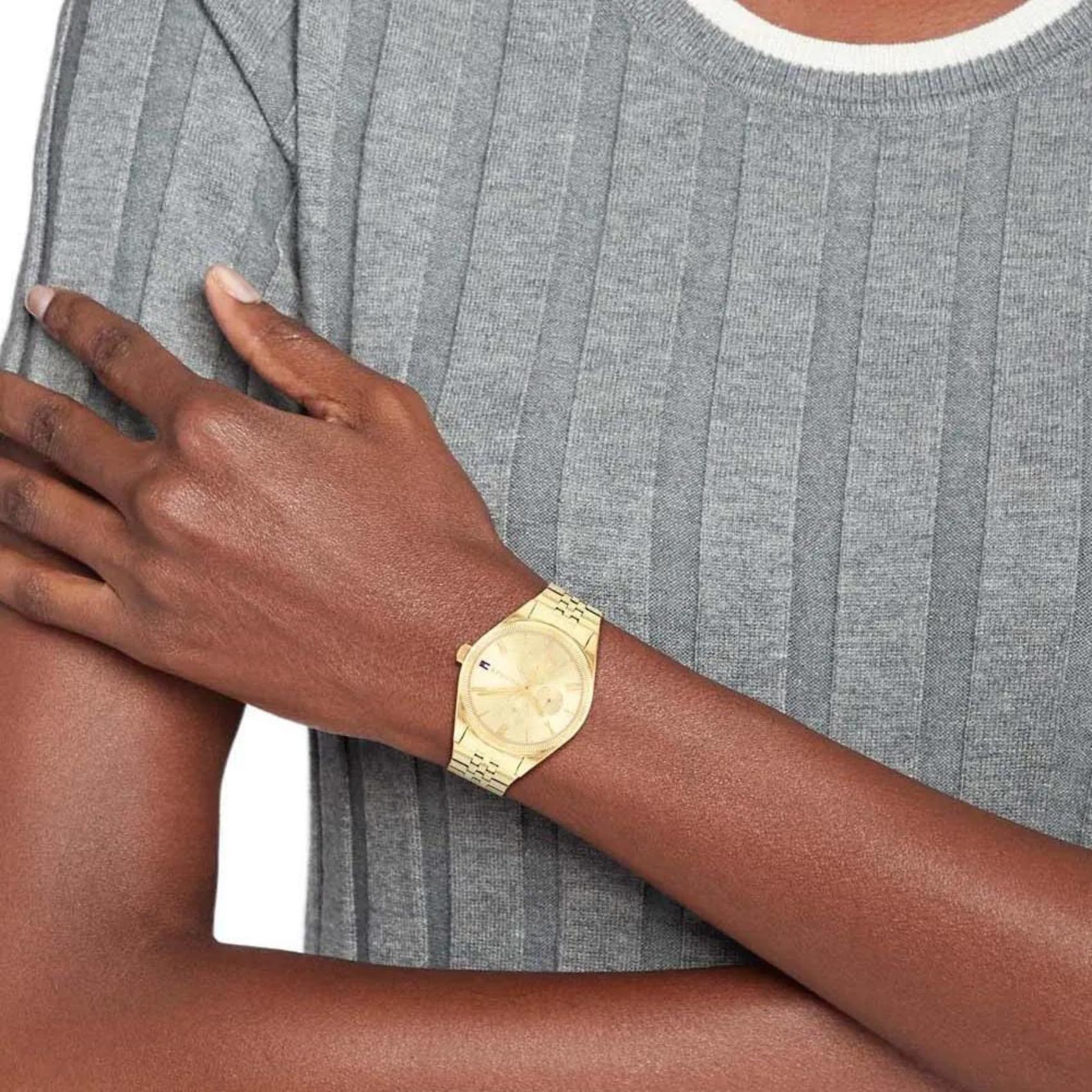 Γυναικείο ρολόι Tommy Hilfiger Monica 1782592 με χρυσό ατσάλινο μπρασελέ και χρυσό καντράν διαμέτρου 38mm με ημέρα-ημερομηνία.