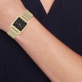 Ρολόι Tommy Hilfiger Toni 1782611 σε τετράγωνο σχήμα με χρυσό μπρασελέ και μαύρο καντράν με διακόσμηση από ζιργκόν στο στεφάνι.