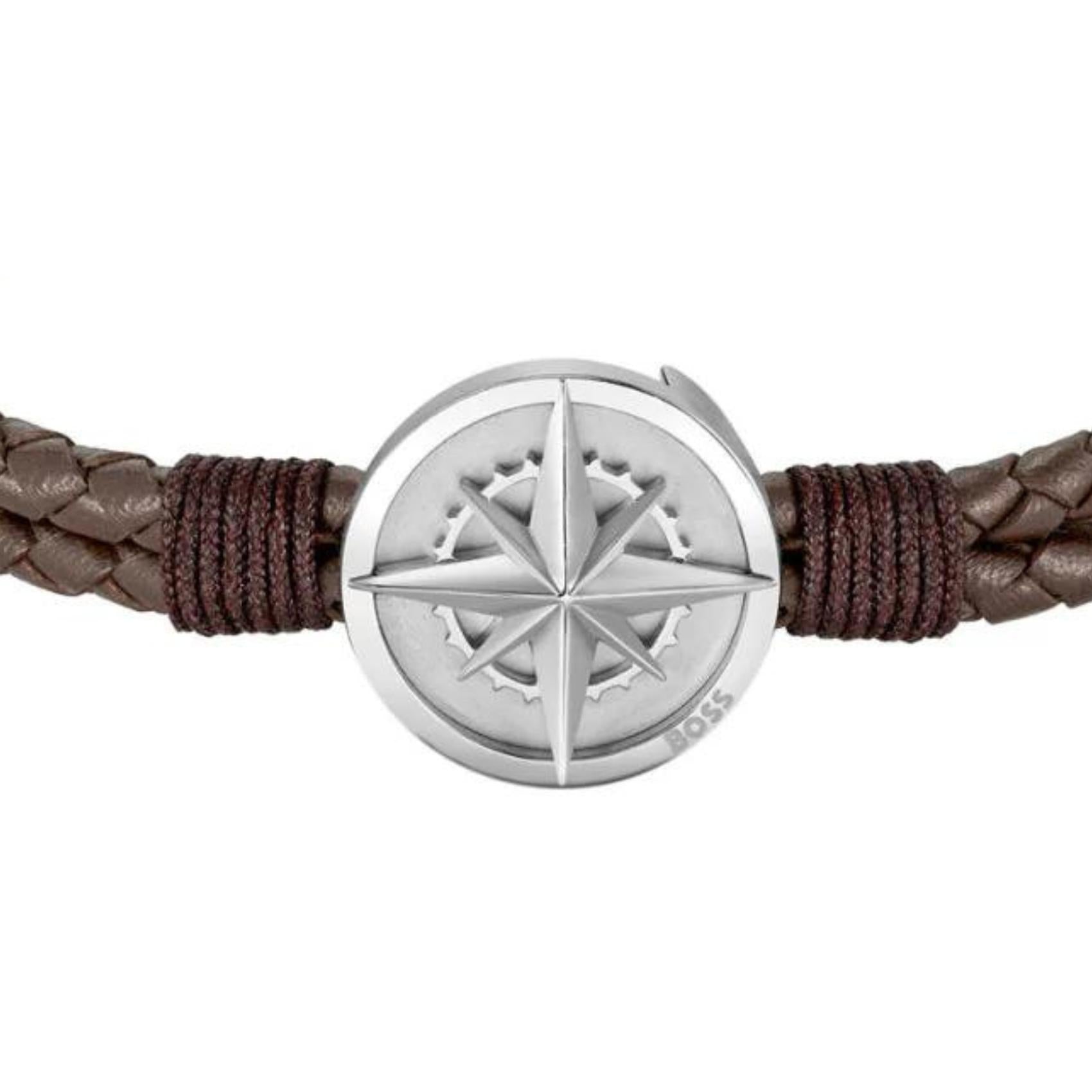 Ανδρικό δερμάτινο βραχιόλι Boss 1580497M σε καφέ χρώμα με ατσάλινη πυξίδα σε ασημί χρώμα.