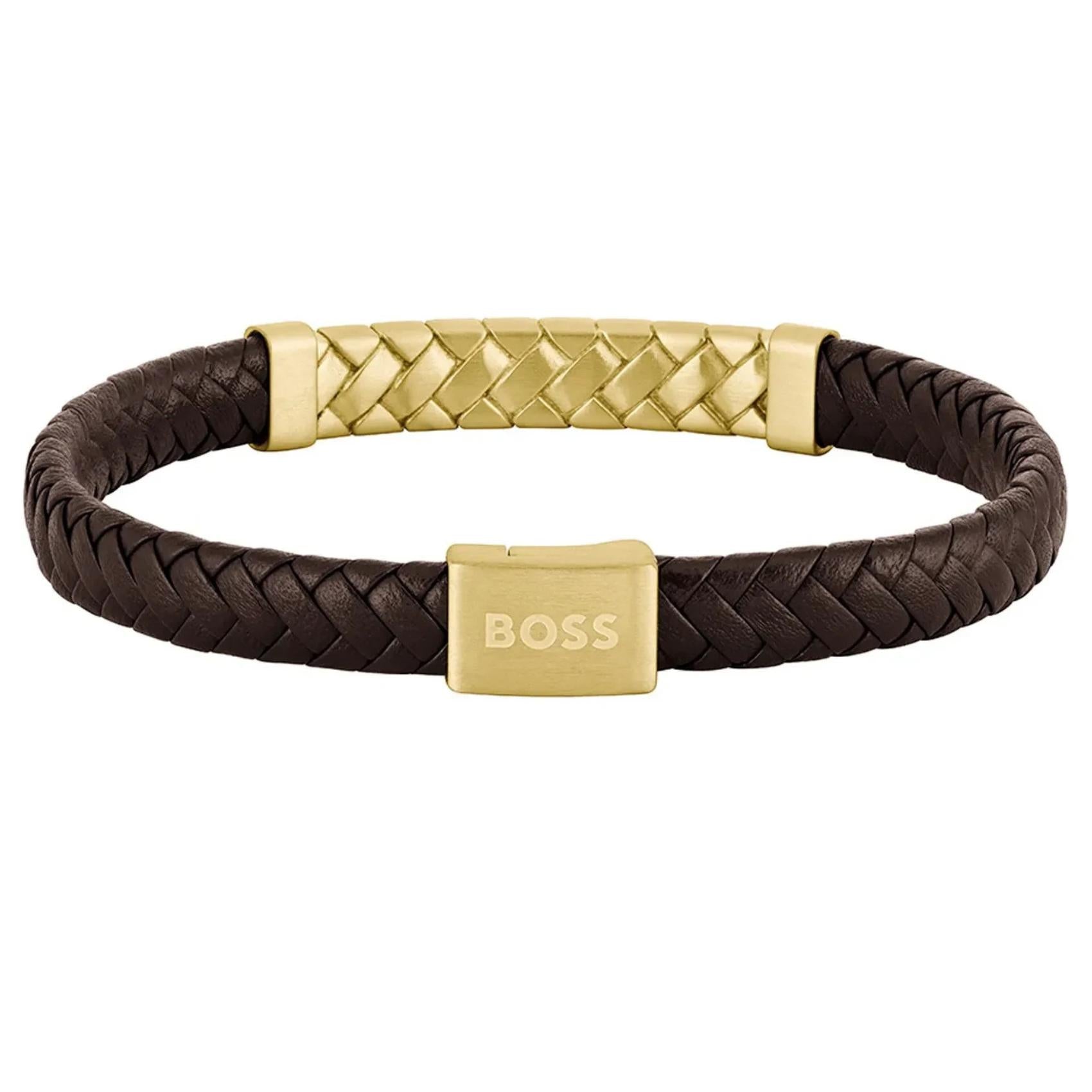Ανδρικό δερμάτινο βραχιόλι Boss 1580675M σε καφέ χρώμα με πλεκτό σχέδιο και κούμπωμα σε χρυσό χρώμα.