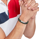 Διπλό βραχιόλι Tommy Hilfiger 2790550 δερμάτινο σε πράσινο- χακί χρώμα και μαγνητικό κούμπωμα από ανοξείδωτο ατσάλι σε ασημί χρώμα.