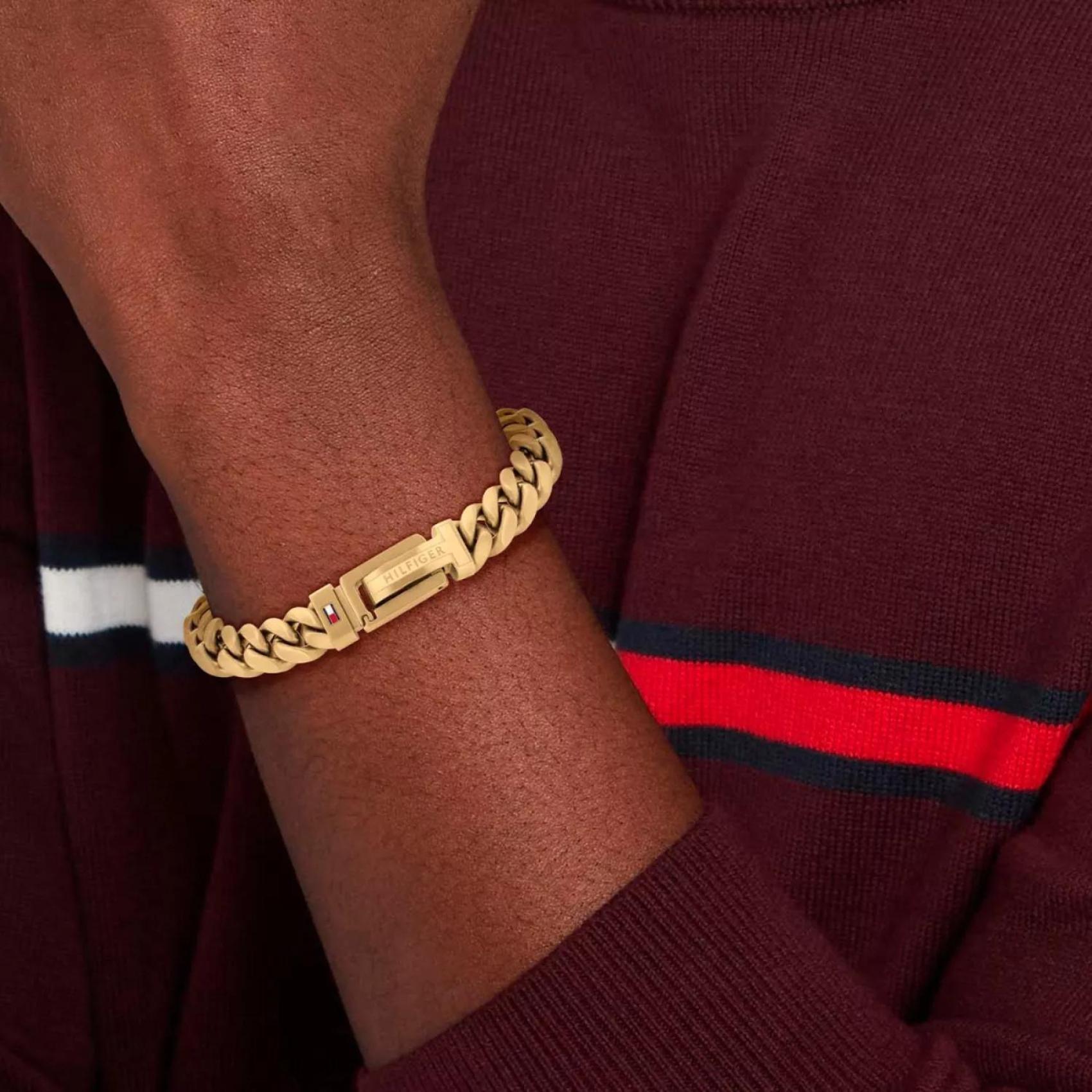 Ανδρικό βραχιόλι χειροπέδα Tommy Hilfiger 2790434 από ατσάλι σε χρυσό χρώμα.