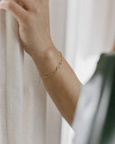 Βραχιόλι χρυσό με άπειρο και σταυρό BT5102.009