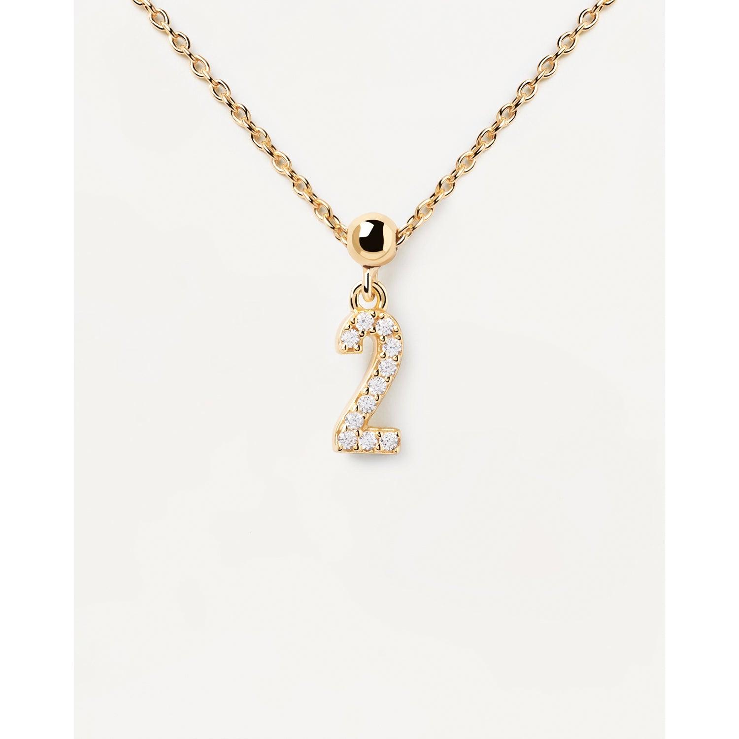 PD Paola Charm Αριθμός 2, από ασήμι επιχρυσωμένο με λευκά ζιγκόν, σε αλυσίδα κολιέ ή βραχιόλι.