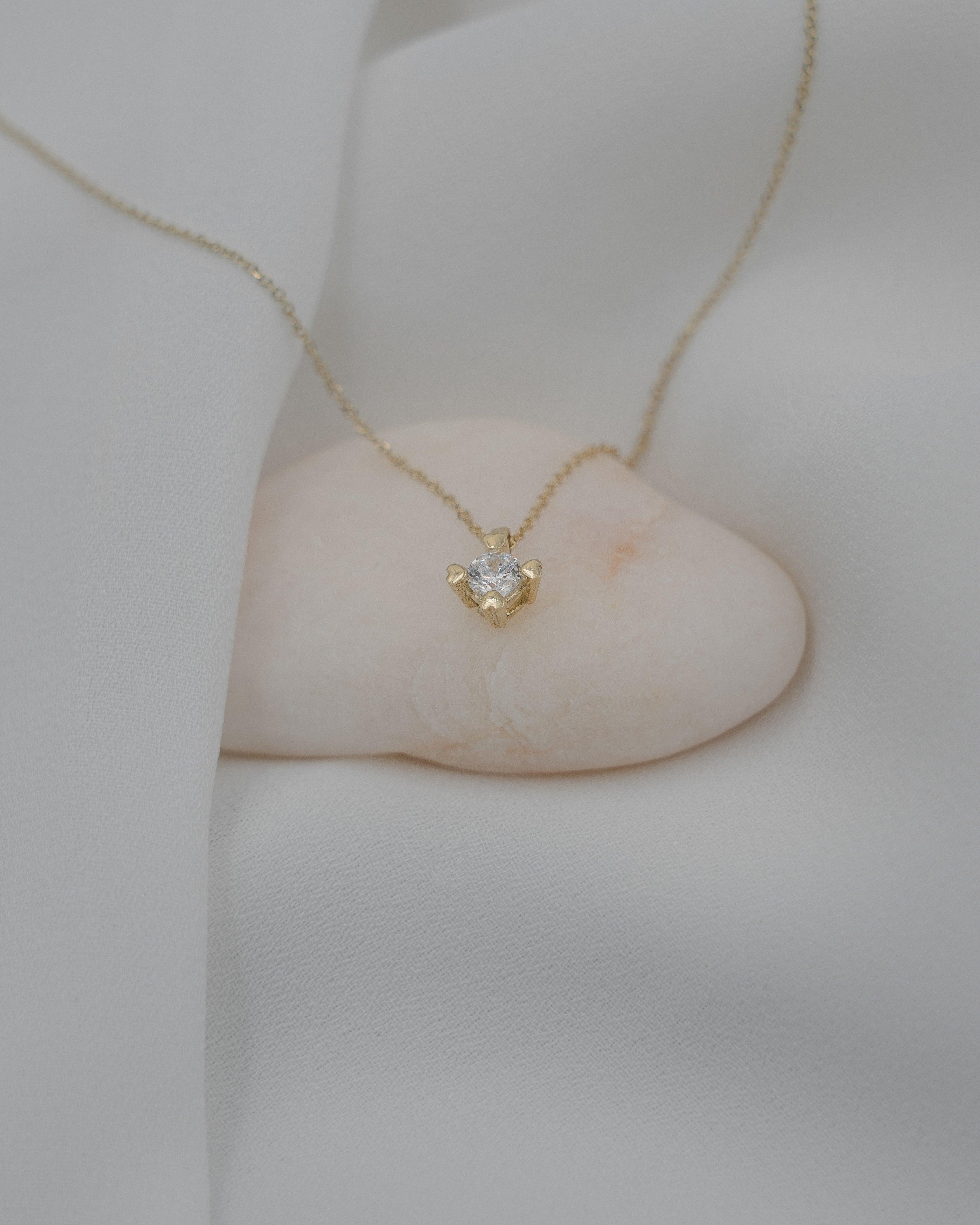Χρυσό κολιέ Κ9 μονόπετρο με καρδιές NL5102.025
