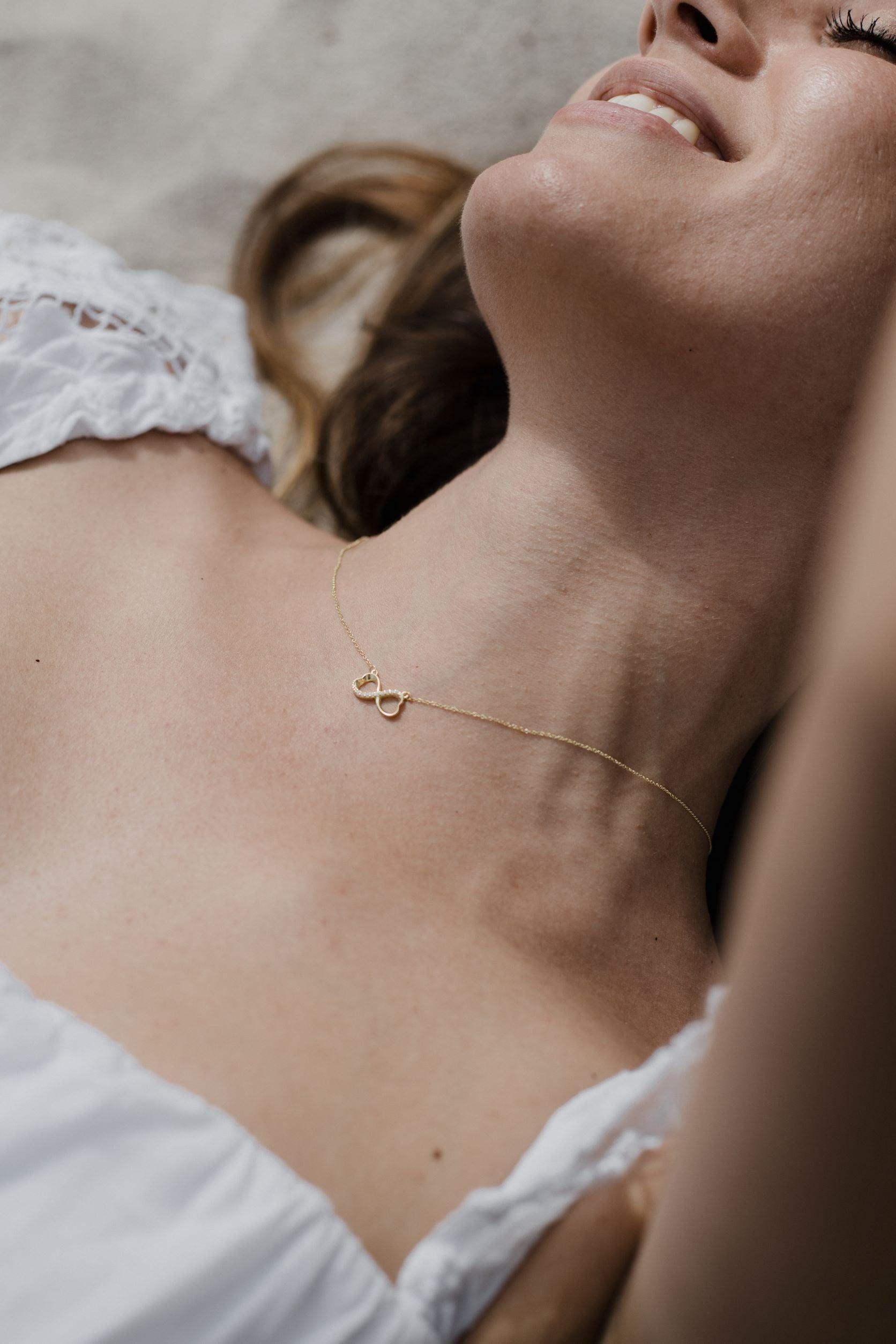 Χρυσό κολιέ Κ14 άπειρο με πέτρες